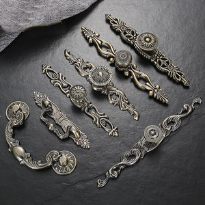 Alloy Ornate Cabinet Pulls & Knobs - Bronze Finish for Wardrobes - #7 - 31mm / 1pc