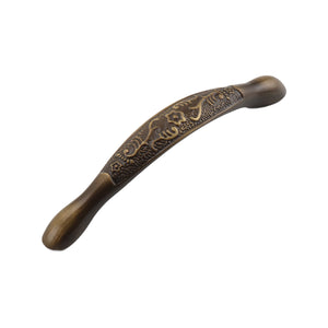 Antique bronze-tone curved bridge pull with an engraved center, 96 mm, option No. 2.
