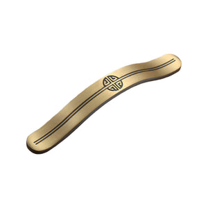Coffee brown curved bridge pull with a central round motif, 128 mm, option No. 1.