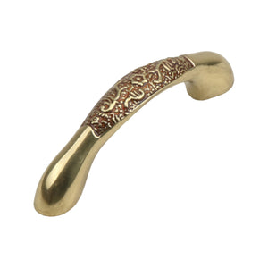 Gold-tone bridge pull with an engraved floral band, option No. 5, 90 mm.