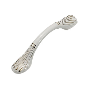 White bridge pull with fan-shaped floral ends, option No. 17, 96 mm.