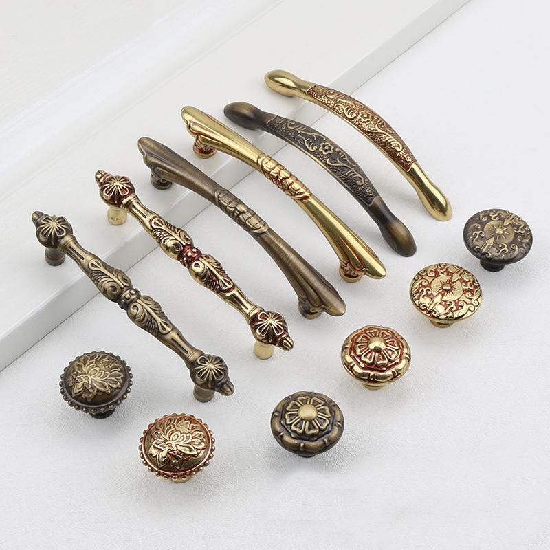Antique Solid Brass Handles Knobs Vintage Style Kitchen Cabinet Drawer Pulls Bronze Aged Brass Door Furniture Decor Hardware Wholesale
