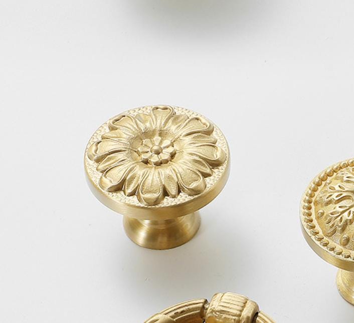 Solid Brass Flower Drawer Knob 25 35 mm 1 1 3/8 Inches Gold Color Kitchen Door Drawer Pull Furniture Hardware Wholesale
