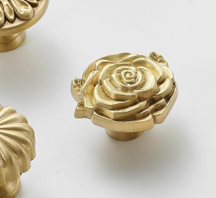 Solid Brass Flower Drawer Knob 26 36 mm 1 1 3/8 Inches Gold Color Kitchen Door Drawer Pull Furniture Hardware Wholesale