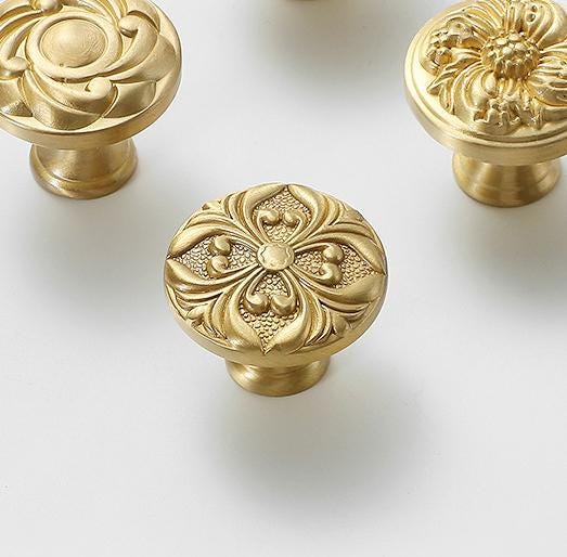 Solid Brass Flower Drawer Knob 25 35 mm 1 1 3/8 Inches Gold Color Kitchen Door Drawer Pull Furniture Hardware Wholesale