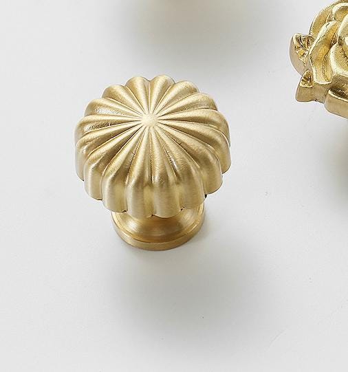 Solid Brass Flower Drawer Knob 30 mm 1 1/8 Inches Gold Color Kitchen Door Drawer Pull Furniture Hardware Wholesale