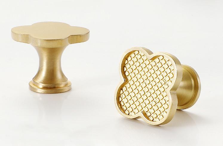 Brushed Solid Brass Clover Drawer Knob 25 28 mm 1" 1 1/8" Brass Color Kitchen Door Drawer Pull Furniture Hardware Wholesale