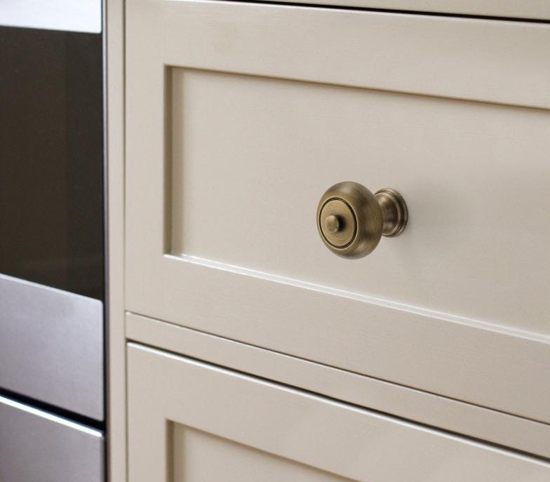 Antique Solid Brass Cabinet Knobs Classic Vintage Round Drawer Pulls Kitchen Cabinets Dressers Closets Furniture Renovation