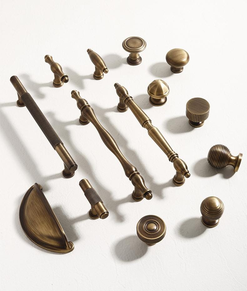Aged Solid Brass Handles Knobs Cupboard Kitchen Cup Drawer Bin Pulls Antique Bronze Cabinet Door Furniture Decor Hardware Wholesale Bulk