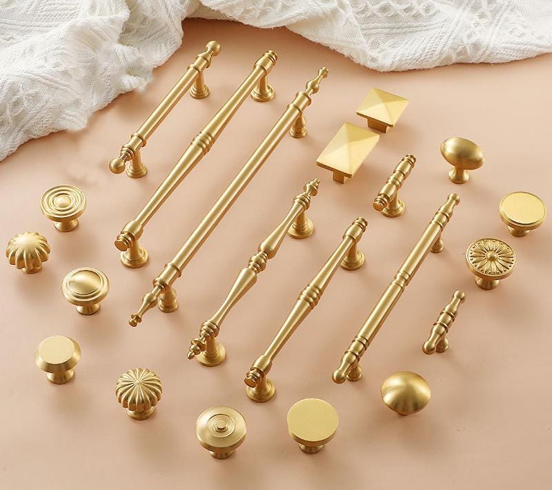 Brushed Gold Cabinet Knobs Pulls Solid Brass Classic Neo-Classical Drawer Handles Kitchen Cupboard Closet Dresser Elegant Home Interiors