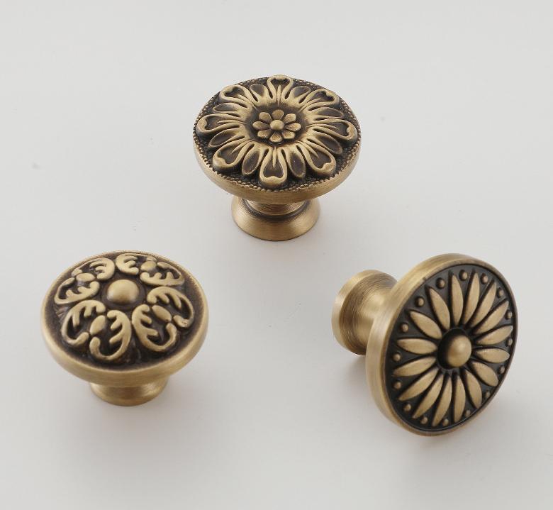 Vintage Art Deco Style Floral Cabinet Knobs Aged Antique Solid Brass Nature-Inspired Drawer Pulls Dresser Kitchen Furniture Boho Home Decor