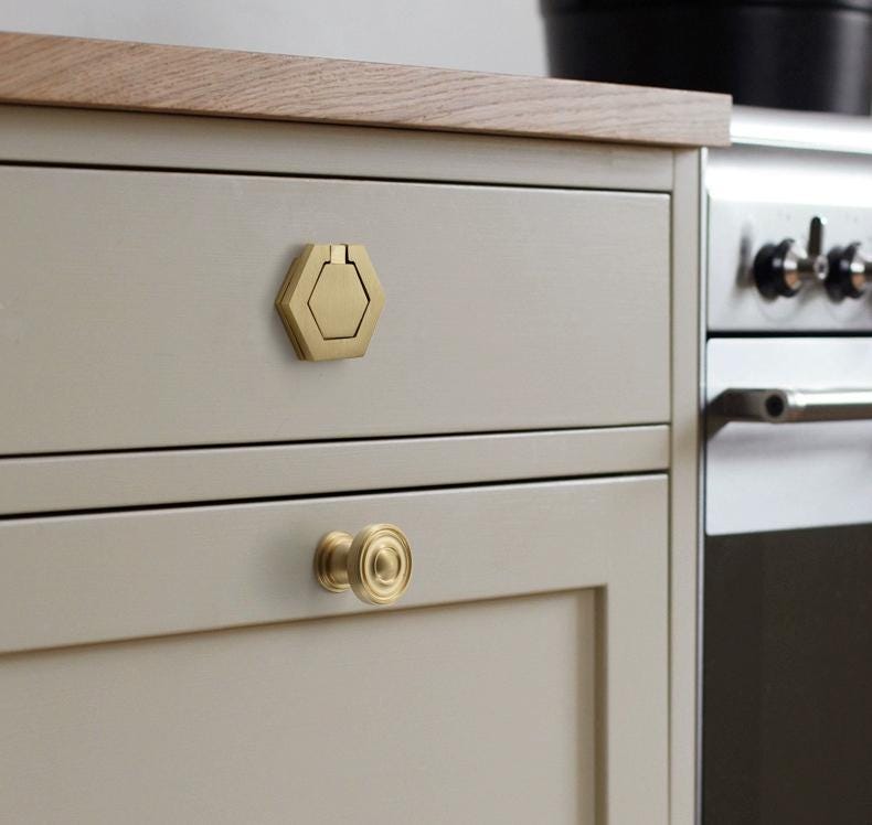 Mid-Century Vintage Drawer Bin Cup Pulls Knobs Solid Brass Classic Industrial Style Gold Cabinet Handles Kitchen Dresser Wardrobe Renovation