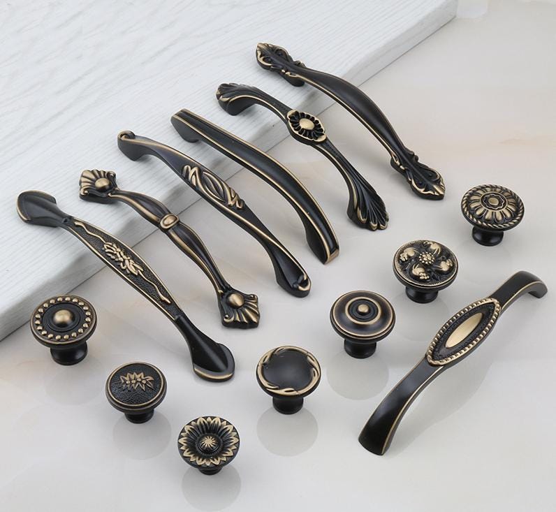 Black & Gold Aged Solid Brass Cabinet Pulls Knobs Vintage Antique Floral Drawer Handles Dresser Kitchen Wardrobe Elegant Furniture Decor