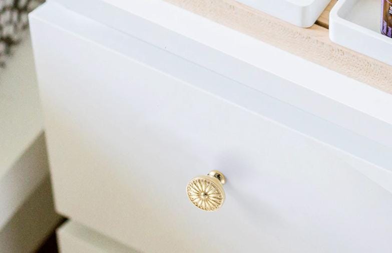 Elegant Floral Solid Brass Cabinet Knobs Classic Art Deco Style Drawer Pulls in Brass Black Gold Chrome Kitchen Furniture Makeover