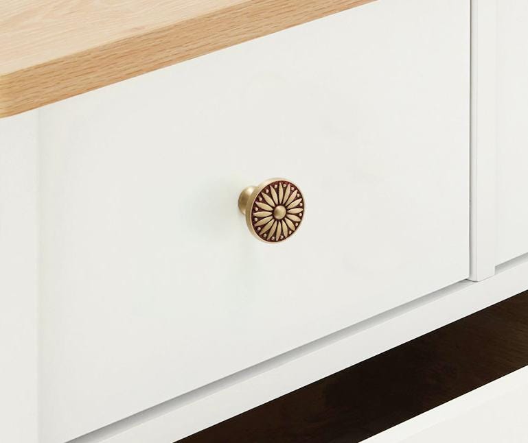 Elegant Floral Solid Brass Cabinet Knobs Classic Art Deco Style Drawer Pulls in Brass Black Gold Chrome Kitchen Furniture Makeover