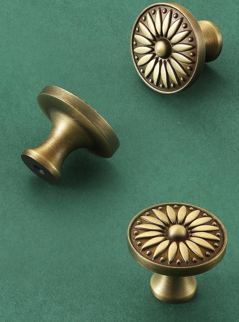 Elegant Floral Solid Brass Cabinet Knobs Classic Art Deco Style Drawer Pulls in Brass Black Gold Chrome Kitchen Furniture Makeover