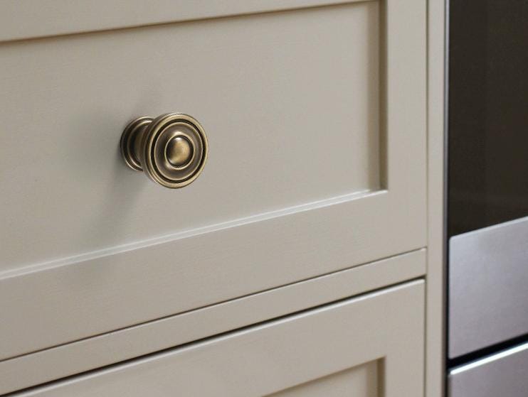 Classic Round Solid Brass Cabinet Knobs Traditional Drawer Pulls in Bronze Gold Black Chrome Nickel for Kitchen Dresser Furniture Upgrade