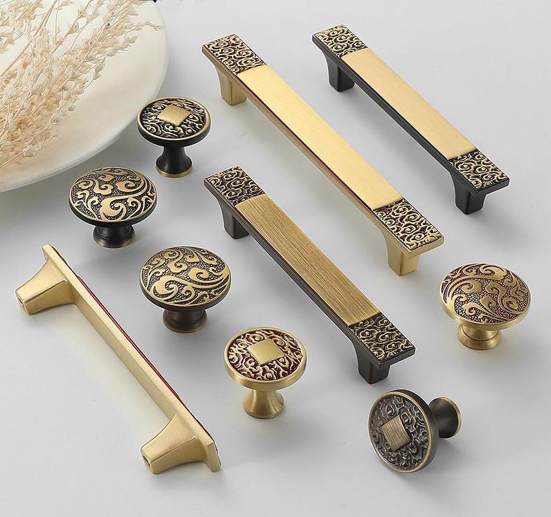 Antique Solid Brass Cabinet Handles Drawer Pulls Engraved Baroque Floral Pattern Classic Oriental Style Kitchen Wardrobe Dresser Furniture
