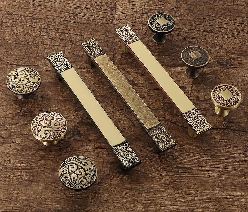 Antique Solid Brass Cabinet Handles Drawer Pulls Engraved Baroque Floral Pattern Classic Oriental Style Kitchen Wardrobe Dresser Furniture
