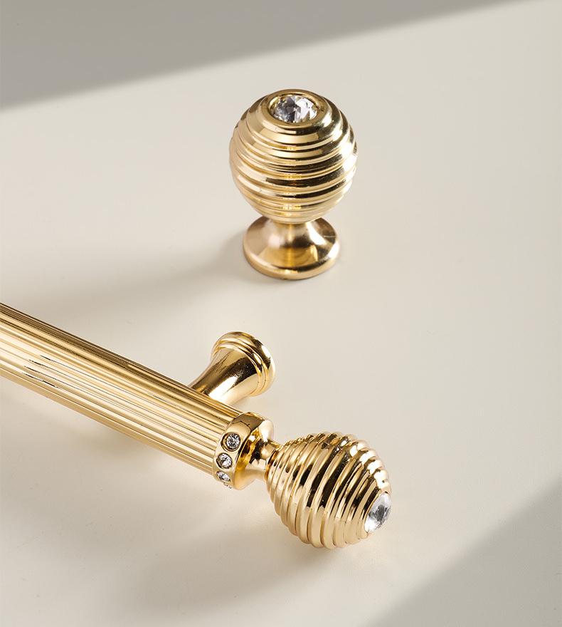 Luxury Art Deco Metal Cabinet Handles Knobs Black Crystals Polished Gold Finish Modern Classic Furniture Pulls Kitchen Bathroom Drawer