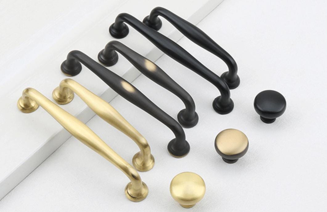 Classic Solid Brass Cabinet Handles Knobs Set Vintage-Style Brass Bronze Black Drawer Pulls Elegant Curves Round Domes Kitchen Furniture