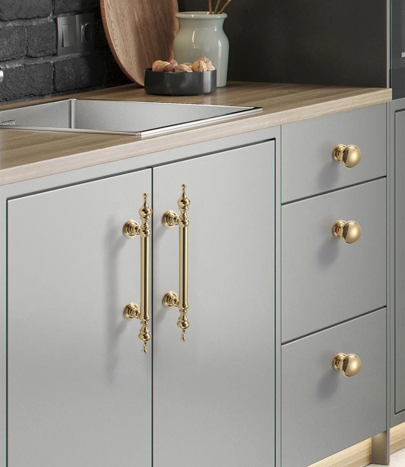 Luxury Classic Bright Gold Solid Brass Cabinet Handles Polished Baroque Style Dresser Wardrobe Kitchen Bathroom Furniture Knobs Drawer Pulls