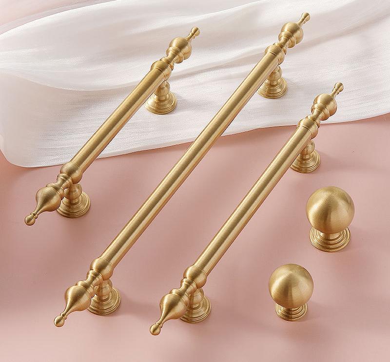 Classic Matte Brushed Solid Brass Drawer Pulls Knobs Set Elegant Vintage Design Kitchen Cabinets Bedroom Furniture in Luxury Antique Style