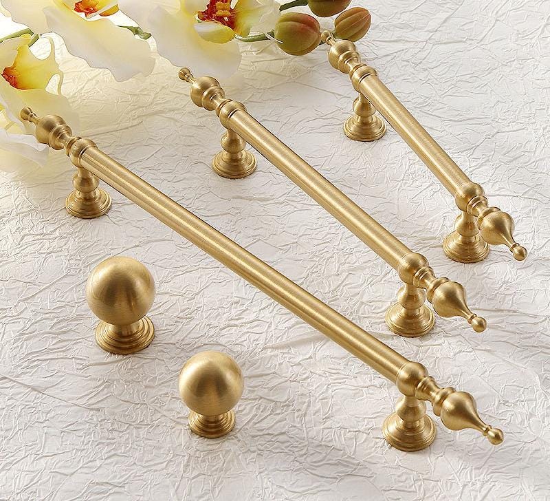 Classic Matte Brushed Solid Brass Drawer Pulls Knobs Set Elegant Vintage Design Kitchen Cabinets Bedroom Furniture in Luxury Antique Style