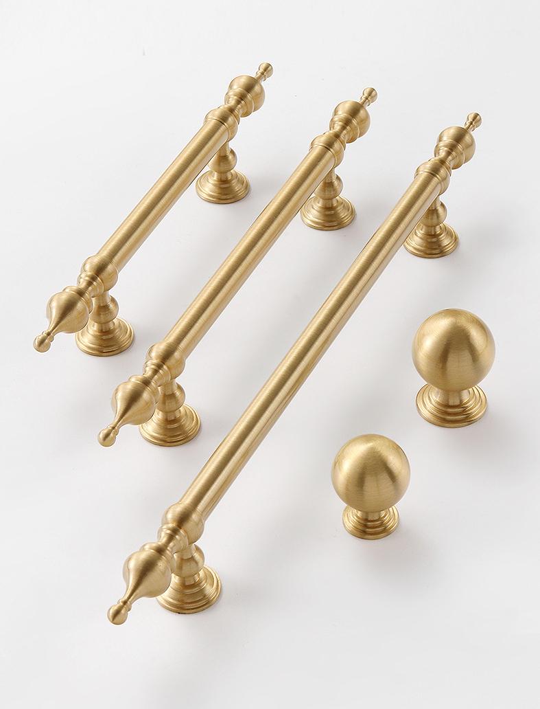Classic Matte Brushed Solid Brass Drawer Pulls Knobs Set Elegant Vintage Design Kitchen Cabinets Bedroom Furniture in Luxury Antique Style