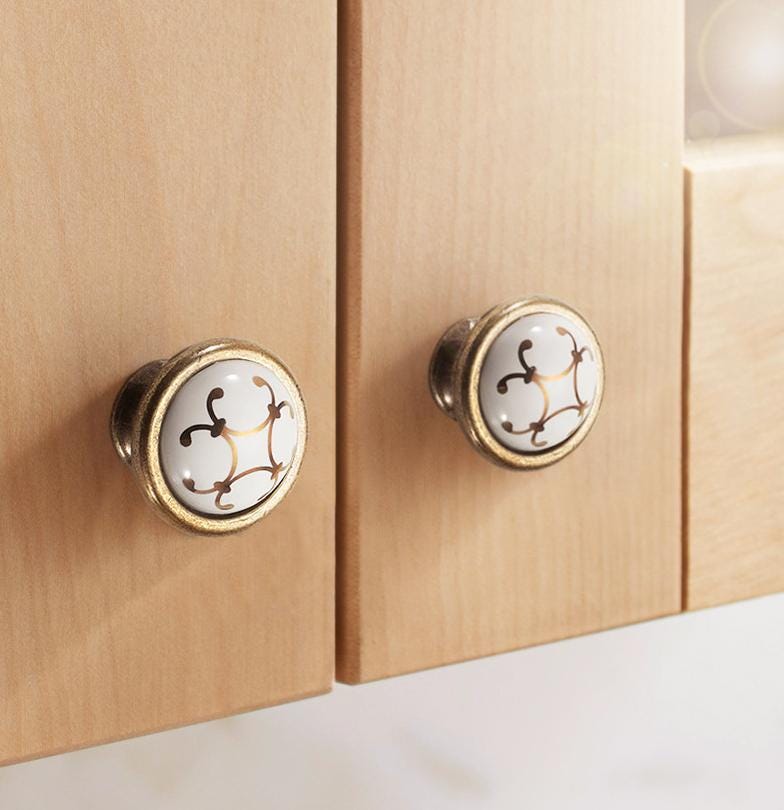 Vintage French Style Ceramic Metal Cabinet Handles Classic Bronze Drawer Pulls Floral Design Knobs Dresser Wardrobe Furniture Kitchen Decor