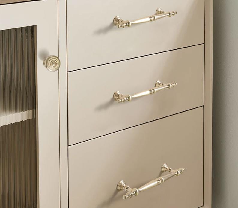 Baroque Style Metal Cabinet Handles Vintage Drawer Knobs Classic Metal Pulls Dresser Kitchen Wardrobe Furniture Bronze Silver Gold Finishes