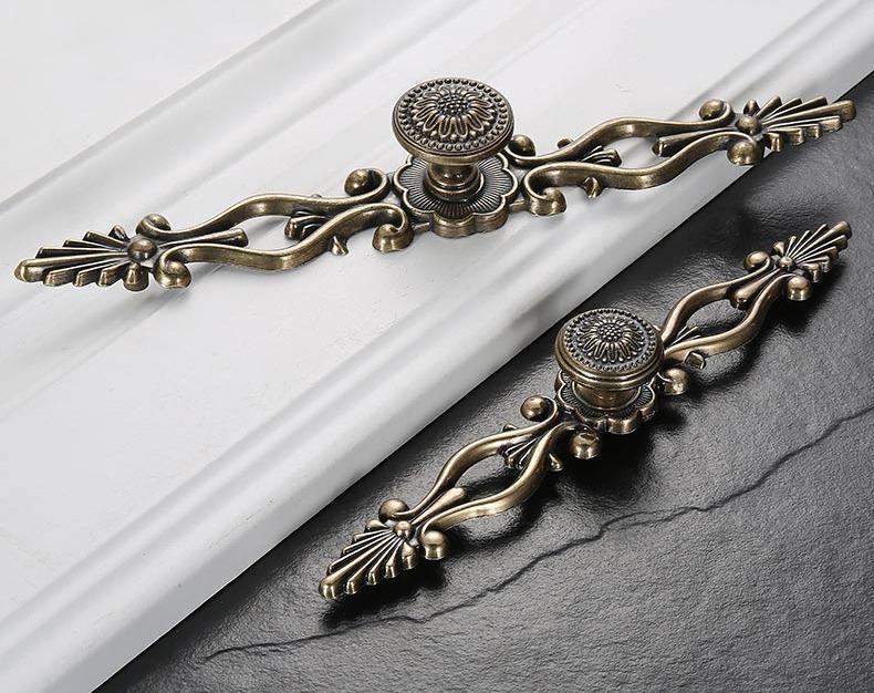 Baroque Vintage Metal Cabinet Handles Ornate Antique Drawer Knobs Classic Bronze Pulls Dresser Wardrobe Furniture Restoration European Style