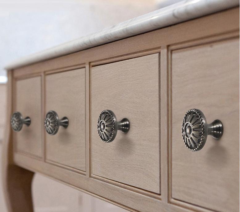 Vintage Bronze Metal Cabinet Handles Classic Art Deco Drawer Pulls Knobs Furniture Hardware Decorative Closet Dresser Door Handles