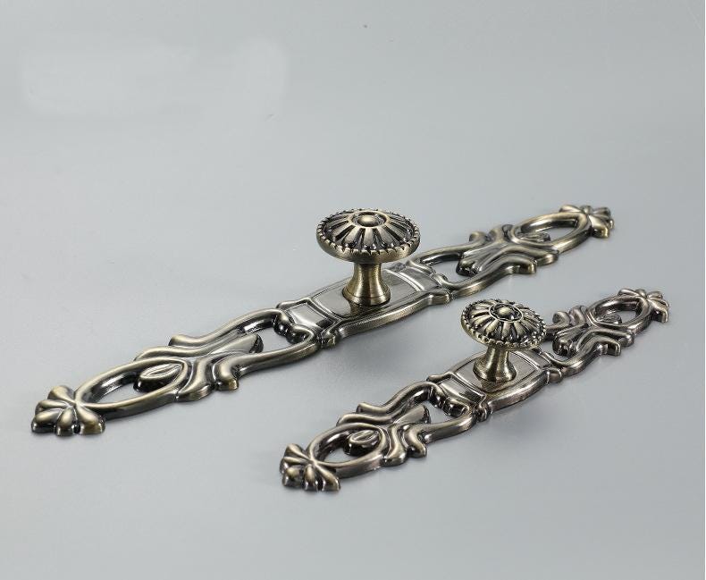 Vintage Bronze Metal Cabinet Handles Classic Art Deco Drawer Pulls Knobs Furniture Hardware Decorative Closet Dresser Door Handles