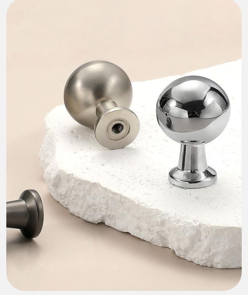 Modern Minimalist Round Metal Cabinet Knobs Black Gold Silver Matte Grey Finishes Kitchen Drawers Dressers Wardrobe Furniture Upgrade