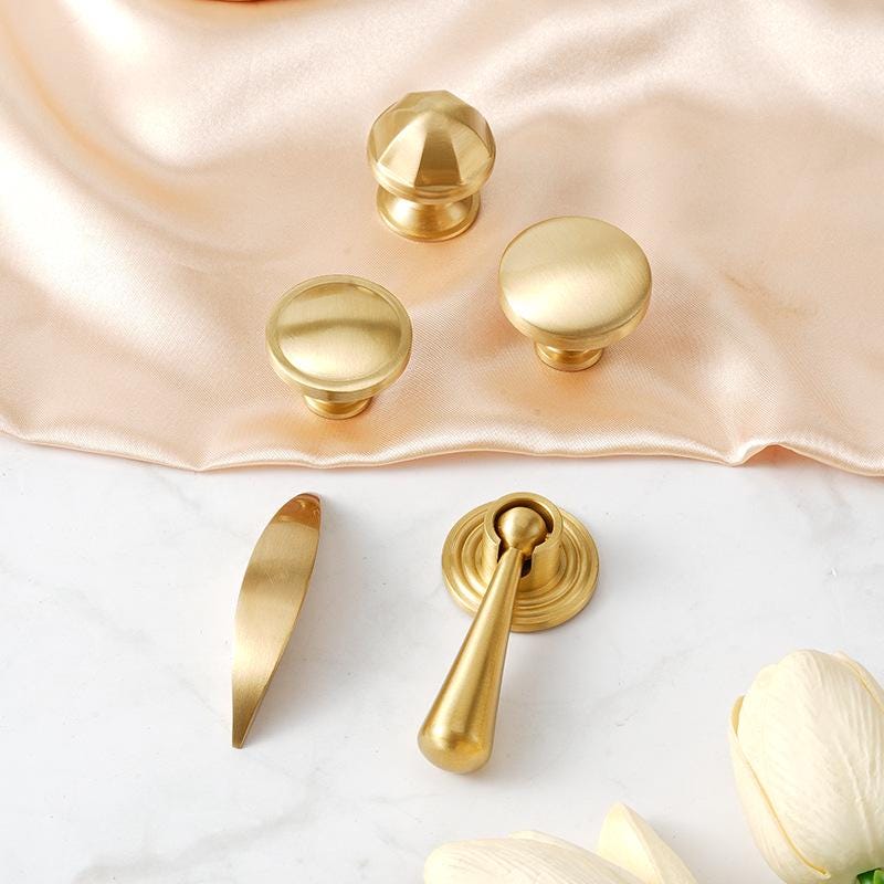 Solid Brass Gold Cabinet Handles Vintage Drawer Pulls Classical Style Furniture Knobs Elegant Wardrobe Hardware for Kitchen or Living Room
