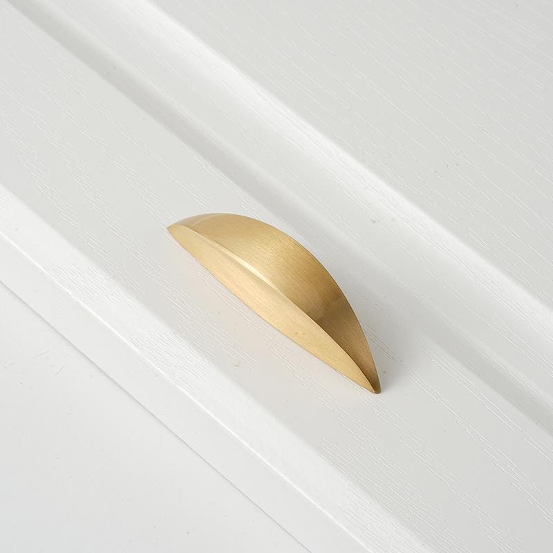 Solid Brass Gold Cabinet Handles Vintage Drawer Pulls Classical Style Furniture Knobs Elegant Wardrobe Hardware for Kitchen or Living Room