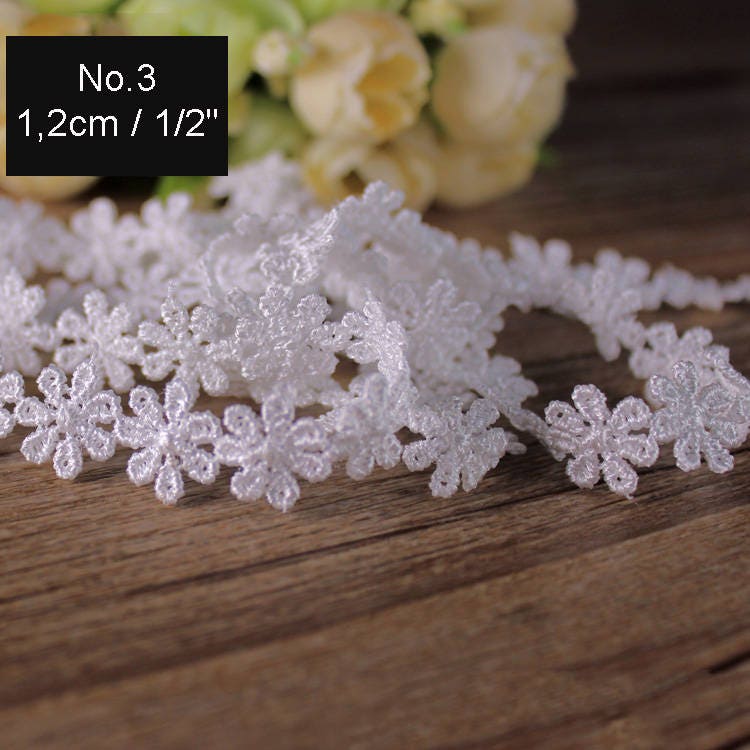 Embroidered Daisy Flower Lace Trim