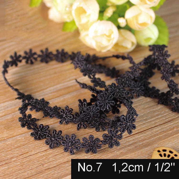 Embroidered Daisy Flower Lace Trim