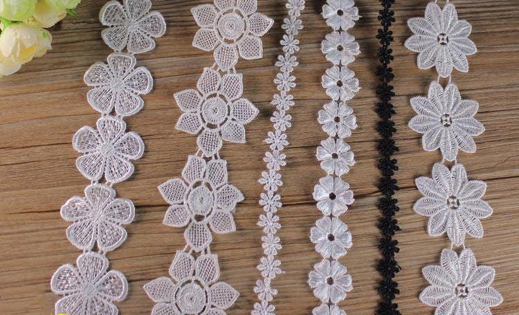 Embroidered Daisy Flower Lace Trim