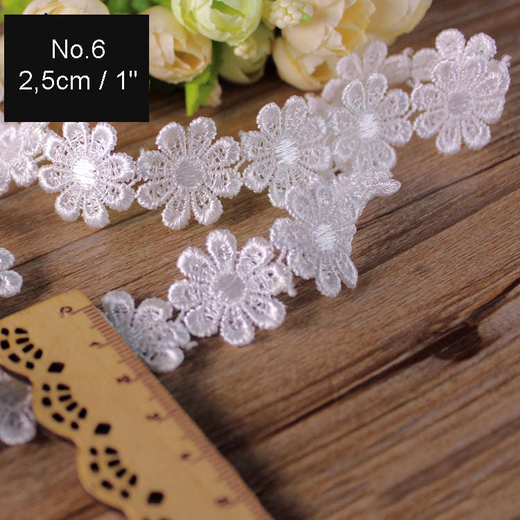 Embroidered Daisy Flower Lace Trim