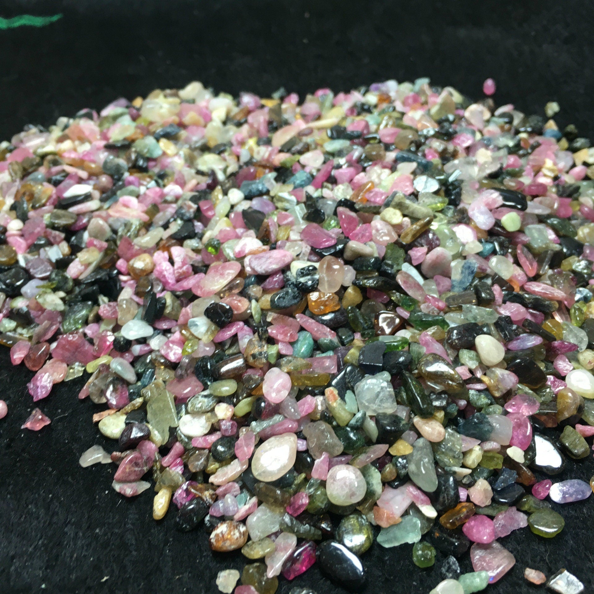 Natural Tourmaline Fish Aquarium Gravel 3.5oz Colored Vase Filler Gems Rocks Pebbles Stones For Jewelry Decor Chips Decoration Supplies