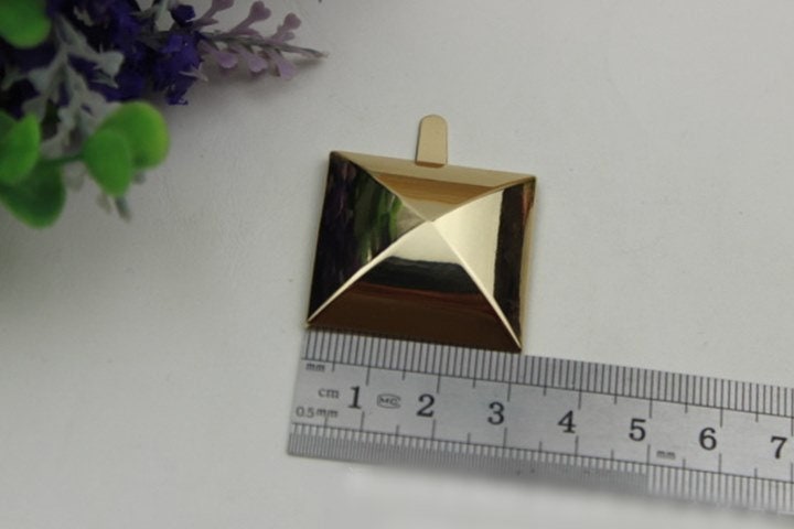 Metal Purse Charm Label Pyramid Square 30mm Gold Hardware Leather Bag Handbag Clutch Backpack Vintage Diy Handmade Decoration Supplies