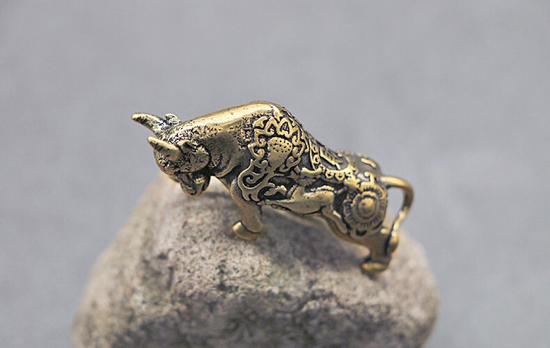 Solid Brass Old Bull Ox Zodiac Mini Figurine Concho Pendant Charm Decor Miniature Figure Keyfob Antique Color Accessories For DIY Handmade