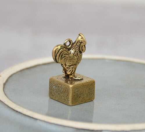 Solid Brass Old Chicken Zodiac Mini Figurine Concho Pendant Charm Decor Miniature Figure Keyfob Antique Color Accessories For DIY Handmade