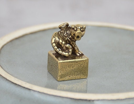 Solid Brass Old Tiger Zodiac Mini Figurine Concho Pendant Charm Decor Miniature Figure Keyfob Antique Color Accessories For DIY Handmade