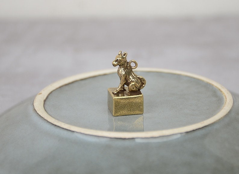 Solid Brass Old Dog Zodiac Mini Figurine Concho Pendant Charm Decor Miniature Figure Keyfob Antique Color Accessories For DIY Handmade