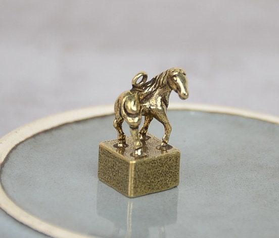 Solid Brass Old Horse Zodiac Mini Figurine Concho Pendant Charm Decor Miniature Figure Keyfob Antique Color Accessories For DIY Handmade