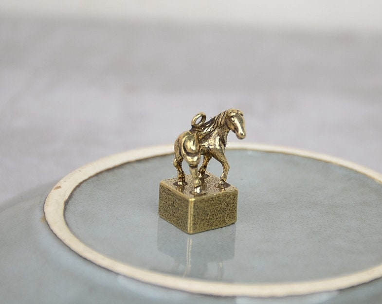 Solid Brass Old Horse Zodiac Mini Figurine Concho Pendant Charm Decor Miniature Figure Keyfob Antique Color Accessories For DIY Handmade